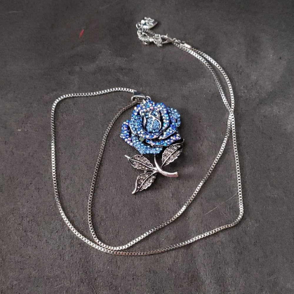 Betsey Johnson necklace NWOT
